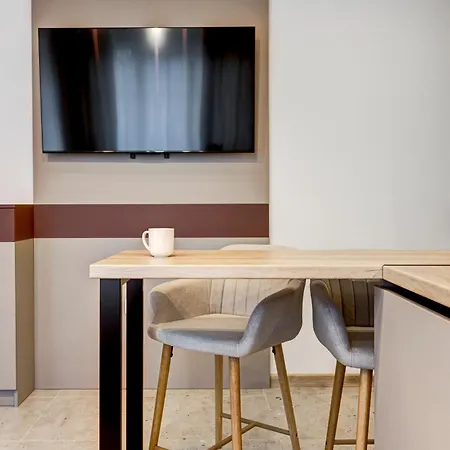Newly Renovated Comfortable First-floor Apartament *